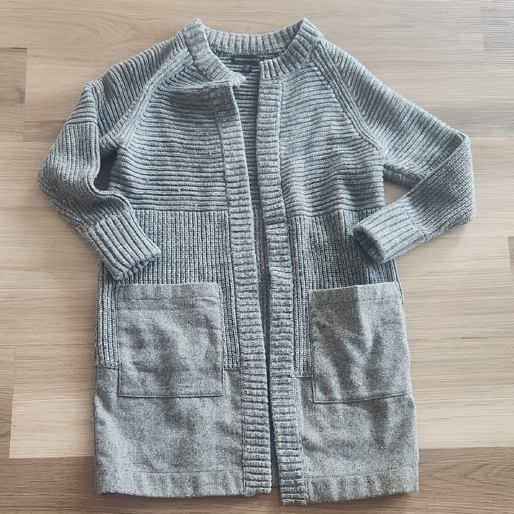 🔥Clearance🔥 Banana Republic Heather Gray Knit Sweater